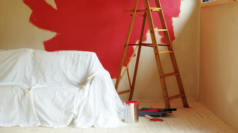 Before painting, protect your furniture 