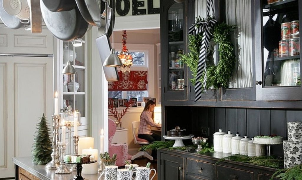 Get Started with These Kitchen Christmas Decorating Tips
